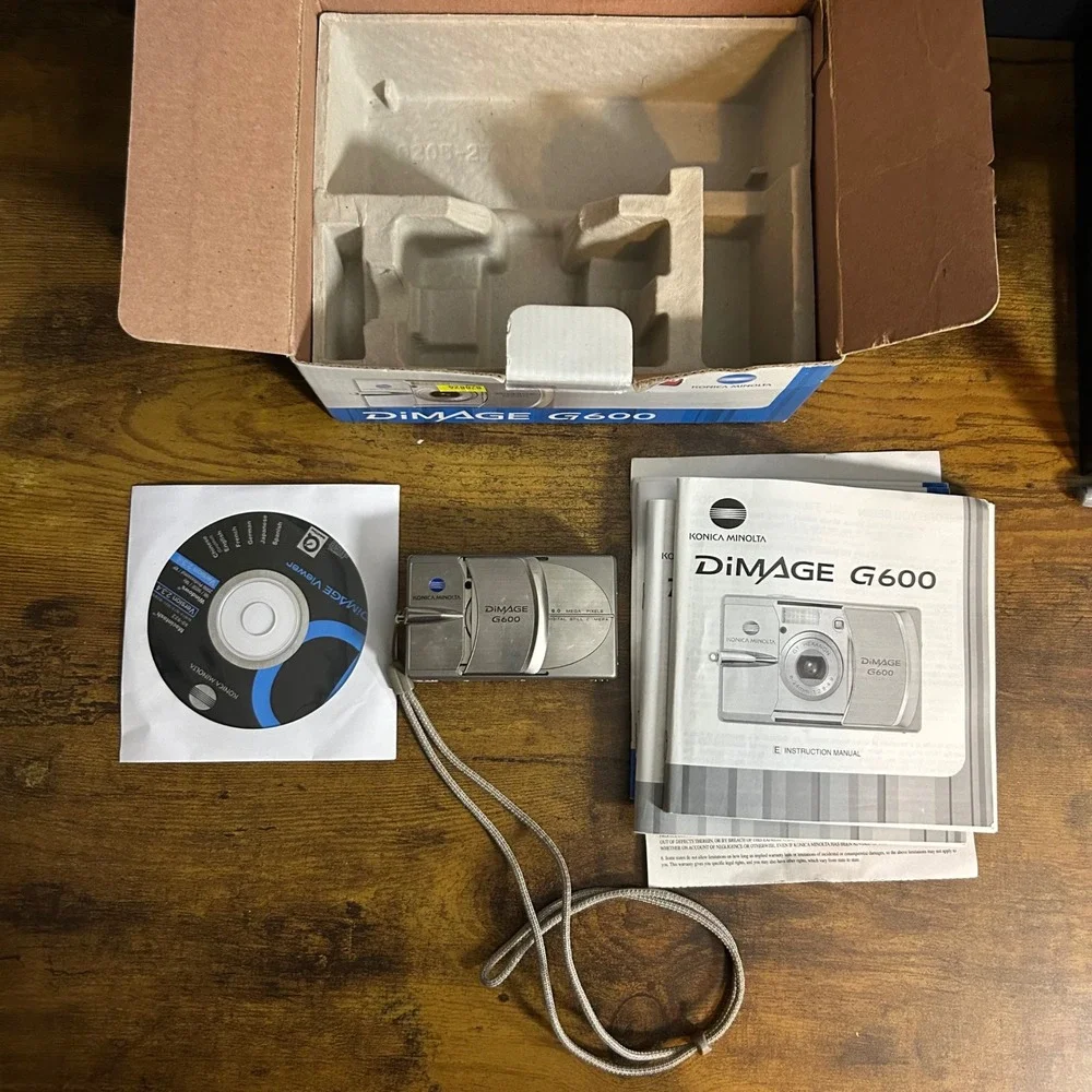 Konica Minolta DiMAGE G600 Digital Camera 6.0MP 3x Optical Zoom Silver As-Is